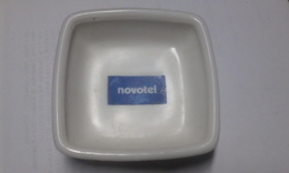 (014) - Cendrier Porcelaine - Hotels Novotel - Porcelana