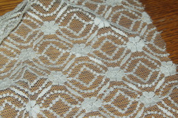 COUPON DENTELLE Ancienne Sorte D' ETOLE 1.95 M X 0.50 De Large - Laces & Cloth