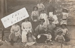 ROYAN - Groupe Sur La Plage - Carte-photo - Royan