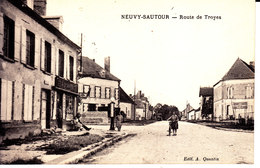 89 . Yonne :  Neuvy Sautour : Rue De Troyes . - Neuvy Sautour