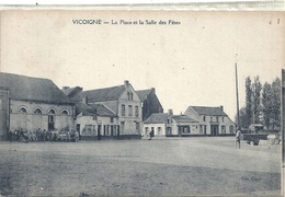 PAS DE CALAIS - 62 - VICOIGNE - La Place Et La Salle Des Fêtes - Animation - Vitry En Artois