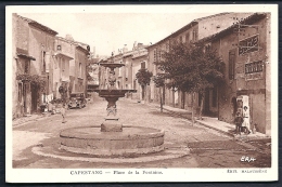 CPA ANCIENNE- FRANCE- CAPESTANG (34)-  PLACE DE LA FONTAINE EN TRES GROS PLAN- ANIMATION- AUTO ANCIENNE - Capestang