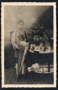 A1757 - Altes Foto - Schulanfang - Kleiner Junge - Zuckertüte Gabentisch - Einschulung