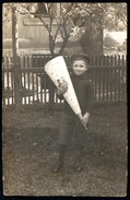 A1810 - Alte Foto Glückwunschkarte - Schulanfang - Kleiner Junge - Zuckertüte - Mode Mütze - Einschulung