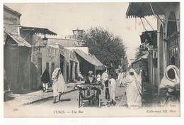 CPA - TUNISIE - TUNIS - Une Rue - Tunisia