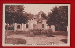 1 Cpa SABRES Le Monument Aux Morts Et La Mairie - Sabres