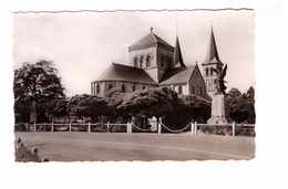 76 Barentin Eglise Monument Aux Morts Statue Père Jacques Edit Lyna N°5 Carte Non Voyagée - Barentin