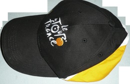 Rare Casquette Publicitaire En Tissu, Cyclisme Caravane, Officielle Du "Le Tour De France", Maillot Jaune - Caps