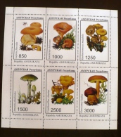 RUSSIE-URSS. CHAMPIGNONS, CHAMPIGNON, MUSHROOM 1 Bloc 6 Valeurs Emis En  1996. MNH, Neuf Sans Charniere - Mushrooms