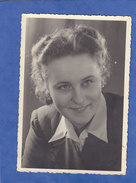 CP Photo - LÖRRACH  - Fraulein  Yvette -   Avril 1948  VOIR Verso - Loerrach