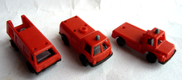 RARE KINDER MONTABLE  3 CAMIONS DE POMPIERS GIODI POUR PIECES - Camion - Figurines En Métal