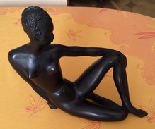 STATUETTE De Femme Noire Nue . N° 2752  GK  . 22 X 25 Cm . - Afrikanische Kunst