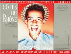 471 - France - Côtes Du Rhône - Spéciale 20 Ans Rencontres Internationales De La Photographie - Cave Des Côteaux Cairann - Côtes Du Rhône