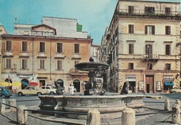 CARTOLINA: VELLETRI - PIAZZA MAZZINI - FONTANA MONUMENTALE (Sec. XVII)  (MOVIMENTATA) - F/G - COLORI - VIAGGIATA - LEGGI - Velletri