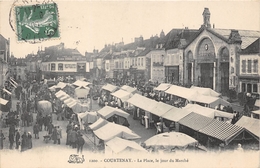 45-COURTENAY- LA PLACE , LE JOUR DU MARCHE - Courtenay