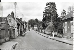 Cpsm Songeons, Rue Tauchard - Songeons