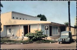 Gabon, PORT-GENTIL, MANDJI, Unknown Building, Citroën Car (1959) - Gabon