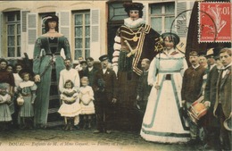 Douai - Enfants De M. Et Mme Gayant (Fillon, Sa Femme Et Bambins) - Douai
