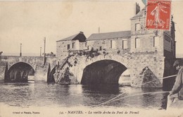 NANTES . -  La Vieille Arche Du Pont De Pirmil. Pêcheur 1er Plan - Nantes