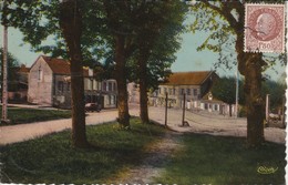 28 - ILLIERS - Place Du Calvaire - Illiers-Combray