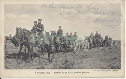 CPA  France  Guerre 1914 &ndash; Batterie De 75 Allant Prendre Position Très Belle Animation Chevaux Et Soldats - Guerre 1914-18