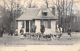 60-ERMENONVILLE- CHASSES DU RALLYE VALLIERES EN FORÊT D'ERMENONVILLE , LA MEUTE ET LES PIQUEURS AU RENDEZ-VOUS - Ermenonville