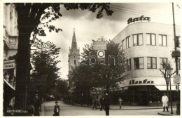 * T2/T3 Komárom, Komarno; Nádor Utca, Bata üzlettel, Szlovák Bank, Templom / Street View... - Non Classificati