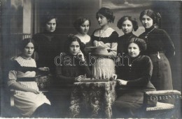 * T2 Sakkozó Hölgyek, BelsÅ‘ / Ladies Playing Chess, Interior, Photo - Sin Clasificación