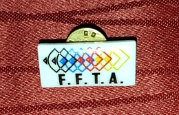 FRANCE FIELD ARCHERY FEDERATION, ORIGINAL PIN BADGE - Tir à L'Arc