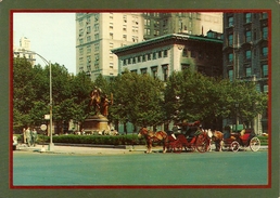 New York City (N.Y., USA) Hansom Cabs In Central Park Plaza And Statue Of General Sherman - Central Park