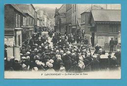 CPA 8 - Le Pont Un Jour De Foire LANDERNEAU 29 - Landerneau