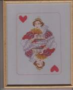 DAME DE COEUR ( JEU DE CARTES )   REALISEE  AU POINT DE CROIX ET PRÉSENTÉE  SOUS  CADRE  /ATTACHE AU DOS  ( 20x 26cm) - Punto De Cruz