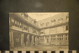 CP, 10, TROYES, Hotel De Mauroy, Vue Sur La Cour - Troyes