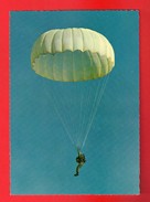 Aviation - Parachutisme - La Descente En Parachute - Divisé/non Circulé - (36) - Fallschirmspringen