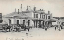 CARTE POSTALE ORIGINALE ANCIENNE : FLERS LA COUR DE LA GARE  ANIMEE ORNE (61) - Stazioni Senza Treni