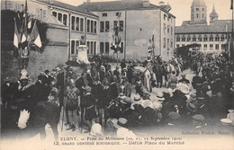 71-CLUNY- FÊTES DU MILINAIRE, 1910 GRAND CORTEGE HISTORIQUE, DEFILE PLACE DU MARCHE - Cluny