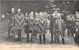 71-CLUNY- FÊTES DU MILINAIRE, 1910 , GRAND CORTEGE HISTORIQUE,  HERAUTS D'ARMES ANNONCANT L'ARRIVEE DU ROI - Cluny