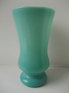 - Ancien Vase En Opaline Verte - - Glas & Kristall