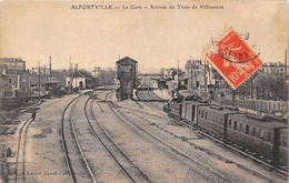 94-ATFORVILLE- LA GARE, ARRIVEE DU TRAIN DE VILLENEUVE - Alfortville