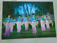 D148280 North KOREA - Theatre - Women's Group Dance  'Nodulgangbyon'- Pyonyang DPRK - Korea (Noord)