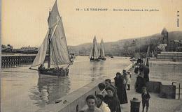 CARTE POSTALE ORIGINALE ANCIENNE : LE TREPORT  LA SORTIE DES BATEAUX DE PECHE  ANIMEE  SEINE MARITIME (76) - Pesca