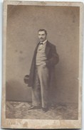 Photographie Montée Sur Carton/Petit Format/E Georgin /Directeur Magasins/ Lebour/Photographe/Paris / 1870      PHOTN214 - Anciennes (Av. 1900)