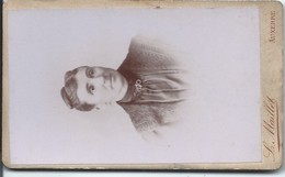 Photographie Montée Sur Carton/Petit Format/Portrait De Femme/E Georgin/L Maillet/Photographe/Auxerre/1895      PHOTN218 - Anciennes (Av. 1900)