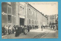 CPA 705 - Métier La Sortie Des Ouvriers De L'Usine Du Chocolat Lombart PARIS XIIIème - Petits Métiers à Paris