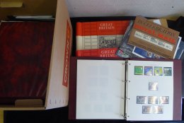 ACCUMULATION In Carton Of Mainly GB In Various Albums & On Stock Cards Etc. With UM Decimals, Small British Commonwe - Sonstige & Ohne Zuordnung