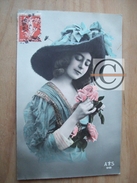 CARTE FANTAISIE Fleurs Femme Jeune Fille Rose Edition A S  949 Lys Chapeau Mode Rajour Doré - Donne
