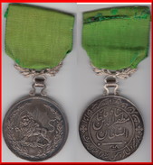 ** IRAN - MEDAILLE - DECORATION - MEDAL OF BRAVERY AH1318 (1901) MUZAFFAR AL-DIN SHAH - ARGENT - SILVER * ACHAT IMMEDIAT - Sonstige & Ohne Zuordnung