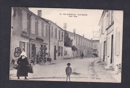 Prix Fixe St Saint Pierre Ile D' Oleron (17) - Une Rue ( Animée Ed. Sagne ) - Saint-Pierre-d'Oleron