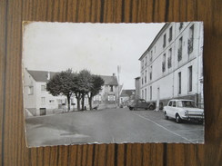 Bures Par Orgeval ( Seine Et Oise )    Yvelines      Place Du Château   2CV Citroën   Simca Mille - Morainvilliers