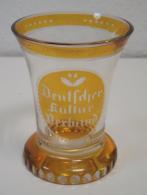 WHW 1 Ranftbecher Gebrüder Lorenz Stein-Schönau 1936 Farbloses Glas Gelb Gebeizt Und Geschliffen. Gravierter S - Non Classificati